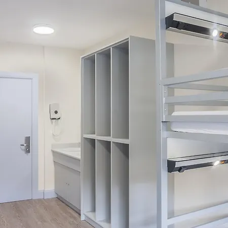 Wild Atlantic بيت شباب