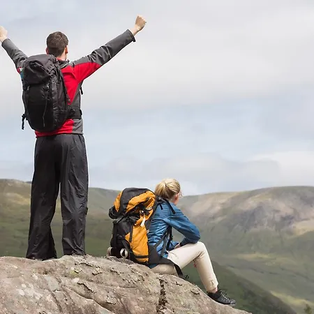 Wild Atlantic بيت شباب لينوان