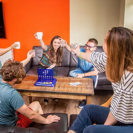 بيت شباب Wild Atlantic لينوان