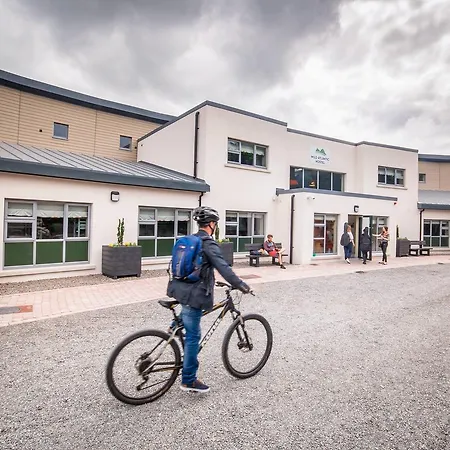 Wild Atlantic بيت شباب لينوان