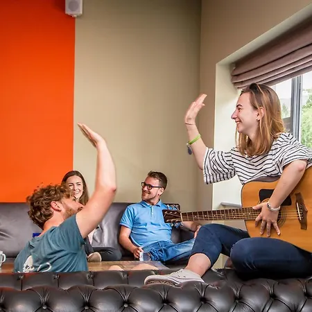 Wild Atlantic بيت شباب