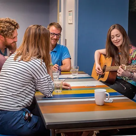 Wild Atlantic بيت شباب